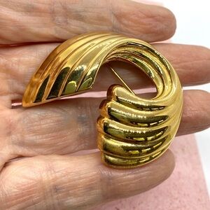 NAPIER Gold Swirl Brooch VTG